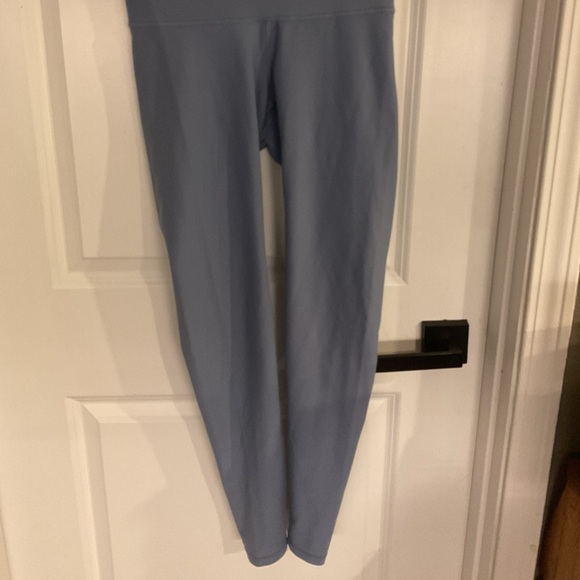 Old Navy Active Go Dry - Blue Leggings - Ladies Size Small - Picture 2 of 9